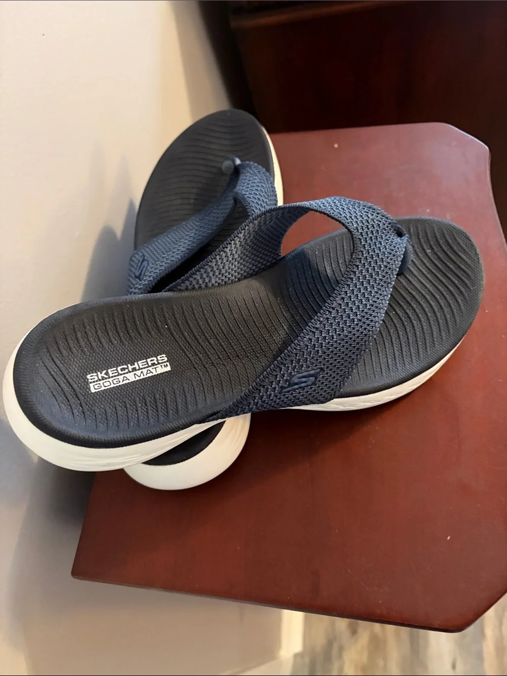 Skechers Men’s Navy and Black Goga Max Flip Flops